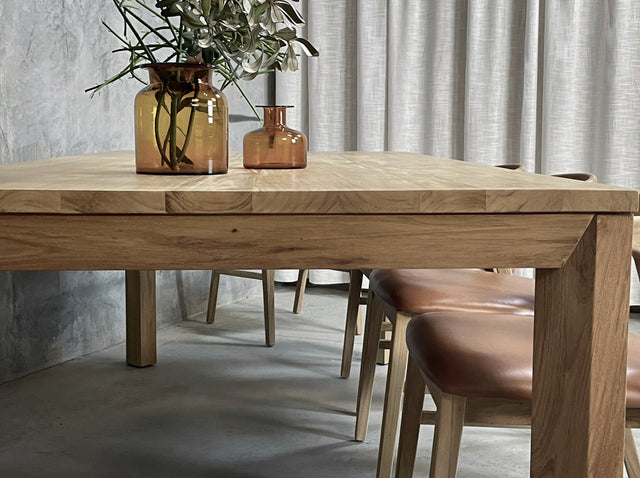 Teak Dining Tables: The Perfect Choice for an Australian Xmas Feast