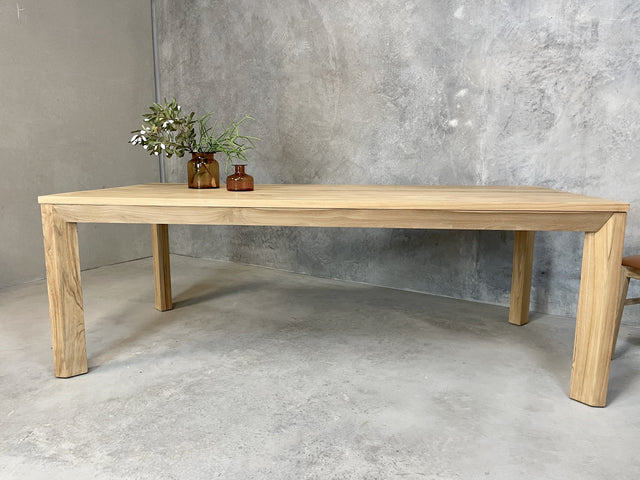 Edith Dining Table